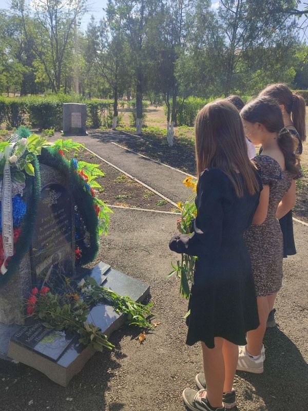 День ветеранов боевых действий – это день чествования всех, кто с оружием в руках отстаивал интересы страны, выполняя свой долг далеко за пределами учебных полигонов в разные периоды нашей истории День ветеранов боевых действий – это день чествования всех, кто с оружием в руках отстаивал интересы страны, выполняя свой долг далеко за пределами учебных полигонов в разные периоды нашей истории