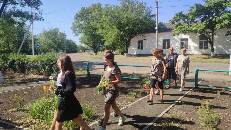 День ветеранов боевых действий – это день чествования всех, кто с оружием в руках отстаивал интересы страны, выполняя свой долг далеко за пределами учебных полигонов в разные периоды нашей истории День ветеранов боевых действий – это день чествования всех, кто с оружием в руках отстаивал интересы страны, выполняя свой долг далеко за пределами учебных полигонов в разные периоды нашей истории