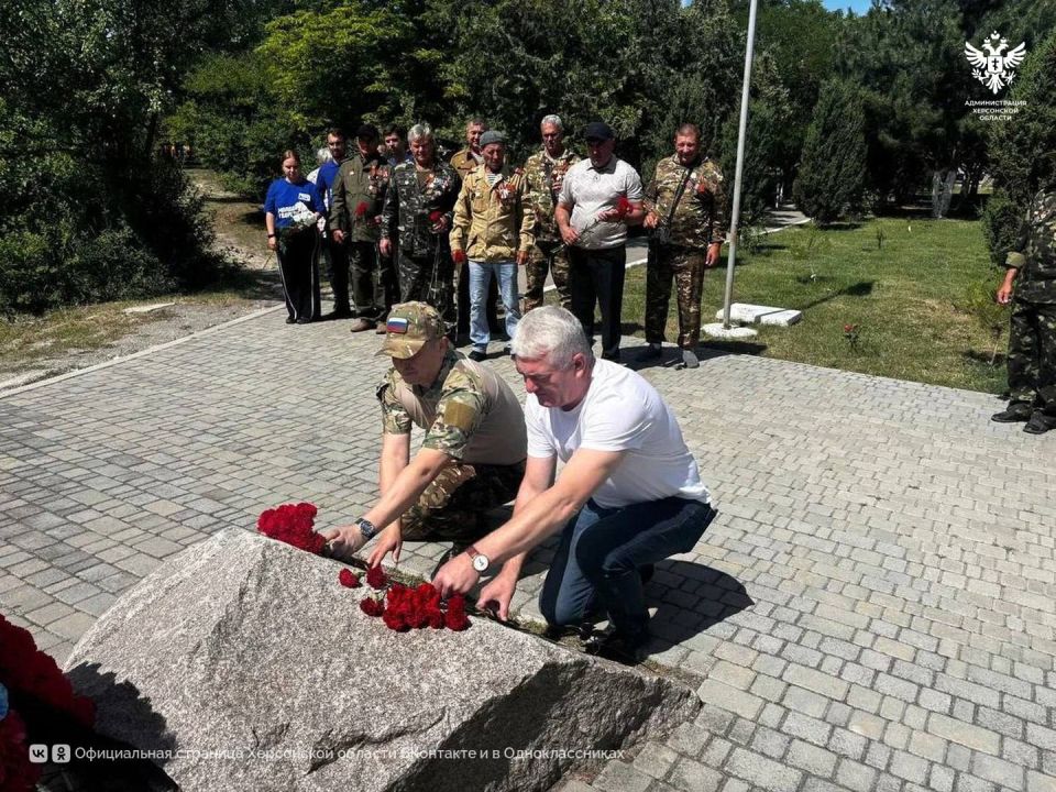 В День ветеранов боевых действий активисты «Единой России» в Херсонской области поздравили участников войн, локальных конфликтов и СВО В День ветеранов боевых действий активисты «Единой России» в Херсонской области поздравили участников войн, локальных конфликтов и СВО