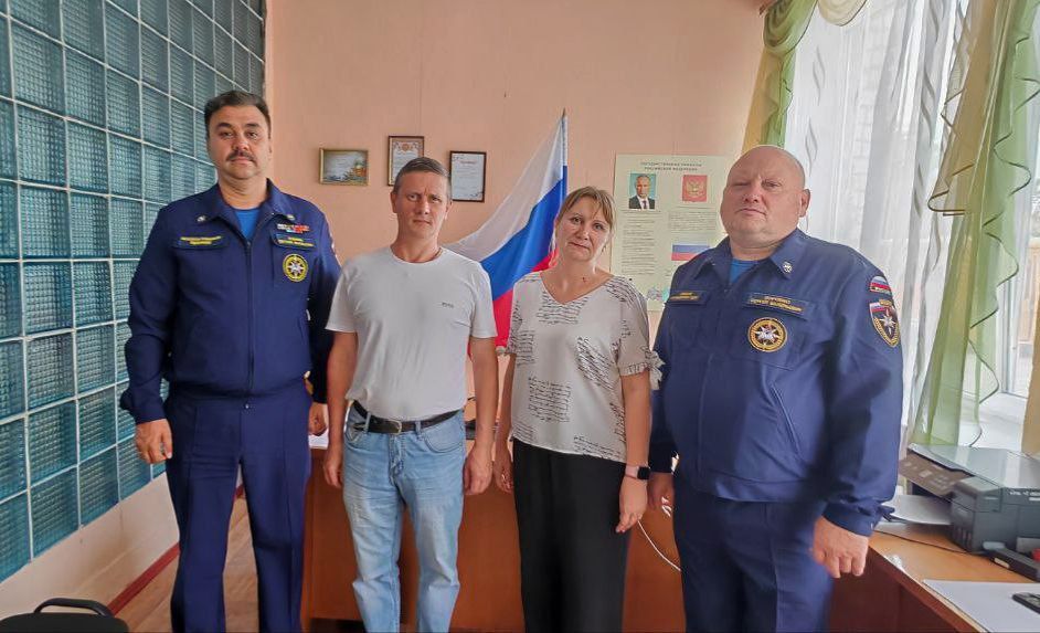 В Азовской школе появится свой школьный спасательный отряд! В Азовской школе появится свой школьный спасательный отряд!
