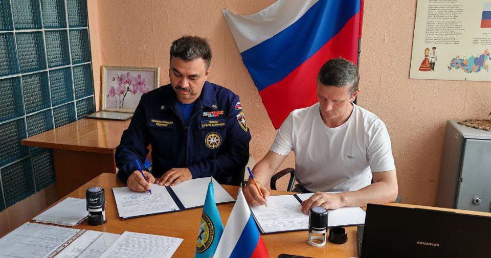 В Азовской школе появится свой школьный спасательный отряд! В Азовской школе появится свой школьный спасательный отряд!
