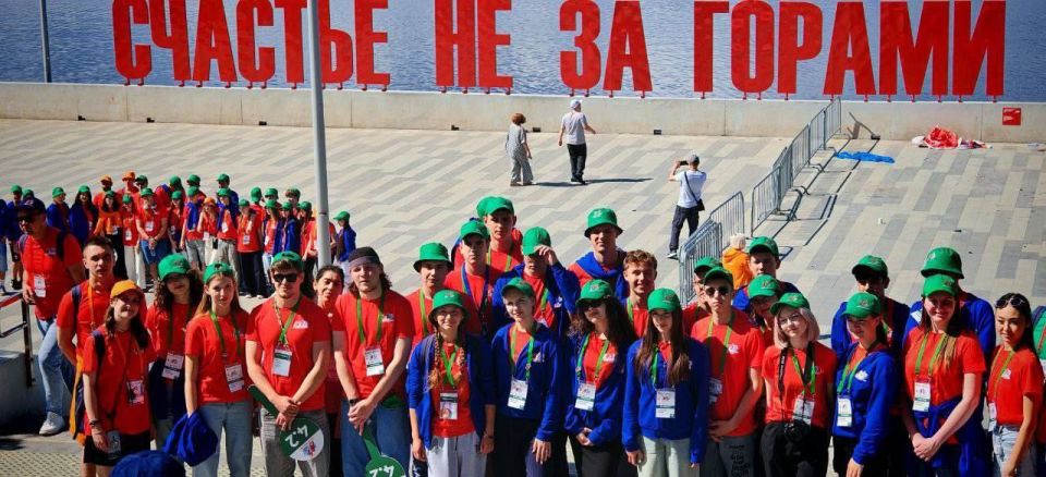 Владимир Сальдо: Активистка «Движения Первых» Виолетта Кондратюк из Чаплинского округа побывала на «Алых парусах» в Санкт-Петербурге Владимир Сальдо: Активистка «Движения Первых» Виолетта Кондратюк из Чаплинского округа побывала на «Алых парусах» в Санкт-Петербурге