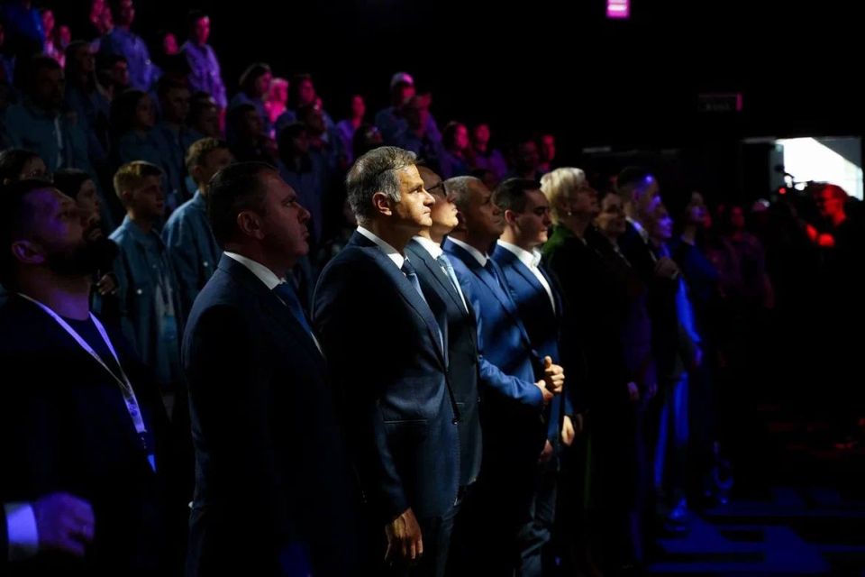 В Перми — Молодёжной столице России — открыли XIII Всероссийский форум рабочей молодёжи платформы Росмолодежь.Форумы! До 5 июля 400 молодых специалистов и лидеров со всей страны формируют код человека труда XXI века —... В Перми — Молодёжной столице России — открыли XIII Всероссийский форум рабочей молодёжи платформы Росмолодежь.Форумы! До 5 июля 400 молодых специалистов и лидеров со всей страны формируют код человека труда XXI века —...