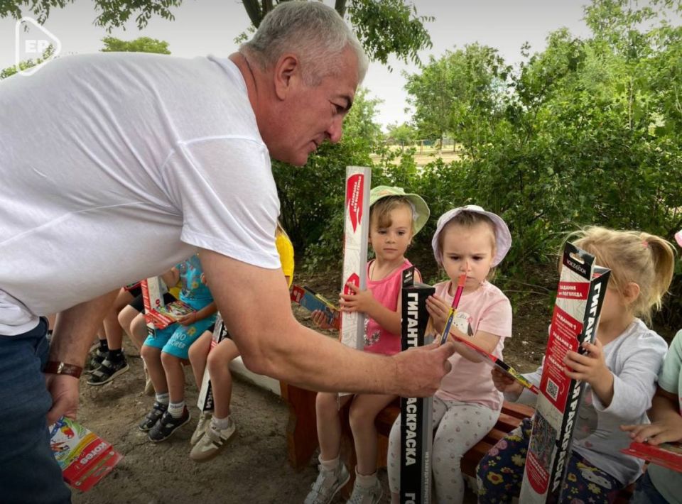 «Единая Россия» провела уроки безопасности дорожного движения для детей в День ГИБДД в Херсонской области «Единая Россия» провела уроки безопасности дорожного движения для детей в День ГИБДД в Херсонской области