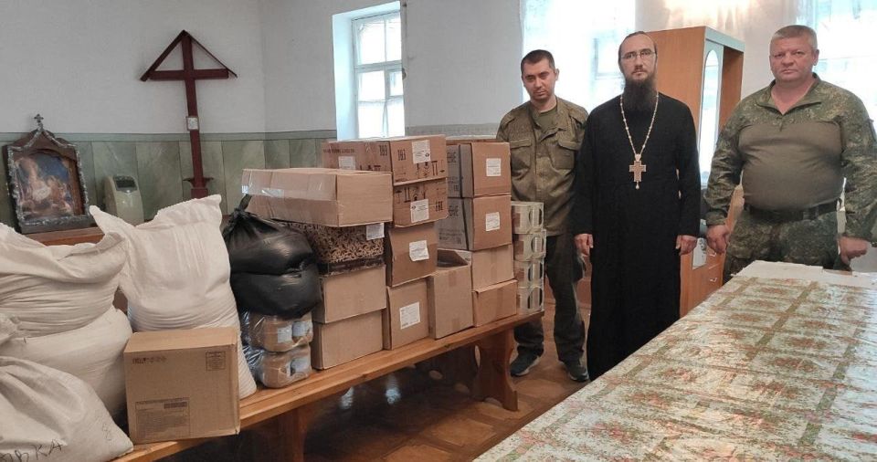С добром в сердце: военнослужащие Крымского полка передали помощь храму в Скадовске С добром в сердце: военнослужащие Крымского полка передали помощь храму в Скадовске