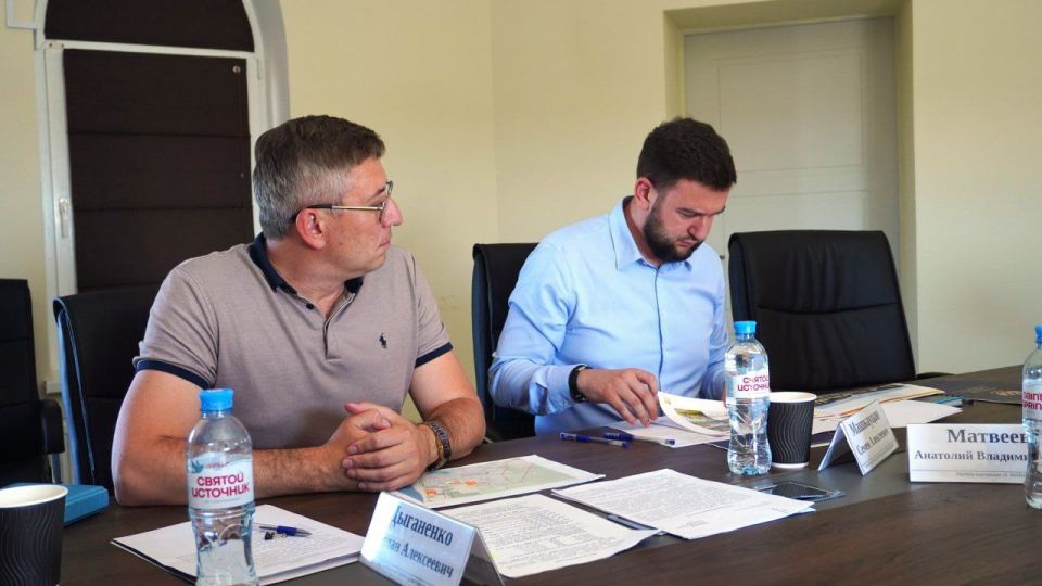Владимир Сальдо: С представителем корпорации «ШЕПЕЛЬ ХОЛДИНГ» Анатолием Матвеевым договорились о запуске совместного оператора по комплексному развитию территорий — это ускорит подготовку документов и старт новых строек Владимир Сальдо: С представителем корпорации «ШЕПЕЛЬ ХОЛДИНГ» Анатолием Матвеевым договорились о запуске совместного оператора по комплексному развитию территорий — это ускорит подготовку документов и старт новых строек