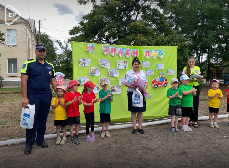 «Единая Россия» провела уроки безопасности дорожного движения для детей в День ГИБДД в Херсонской области «Единая Россия» провела уроки безопасности дорожного движения для детей в День ГИБДД в Херсонской области