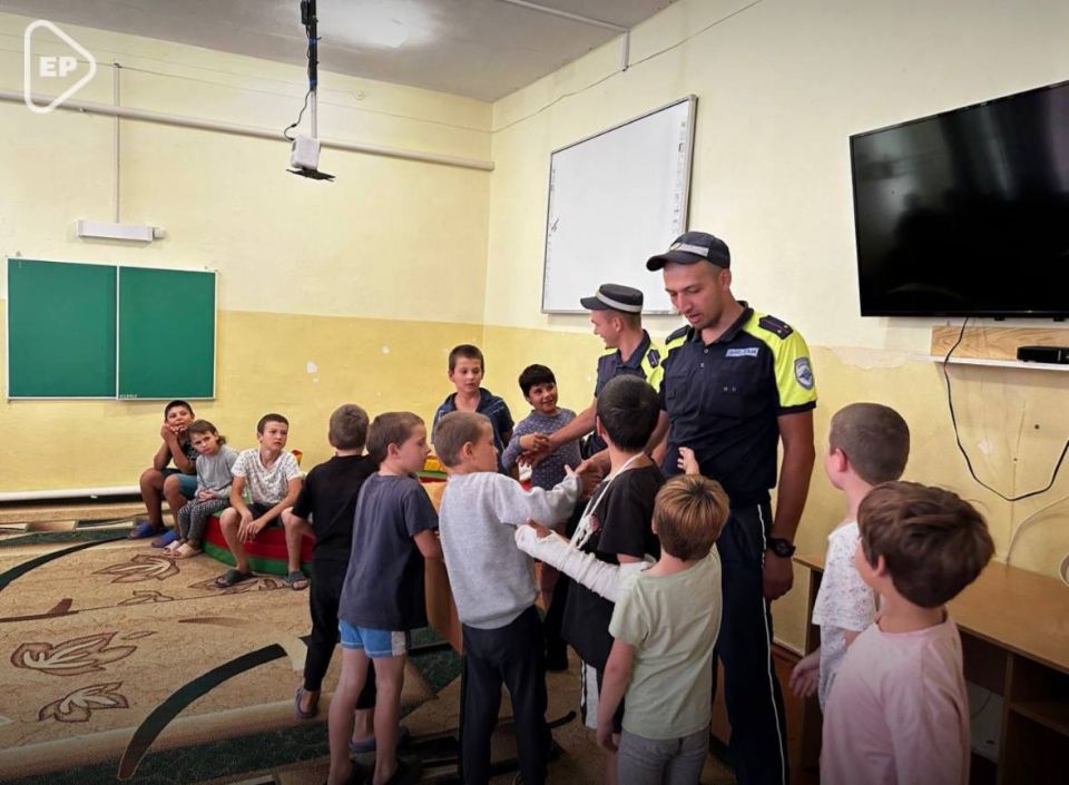 День ГИБДД в Херсонской области: «Единая Россия» учит детей безопасности на дорогах День ГИБДД в Херсонской области: «Единая Россия» учит детей безопасности на дорогах