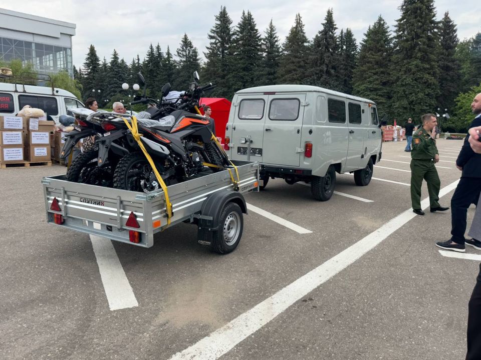Рамиль Замалетдинов: Дали старт отправке 140-го гуманитарного конвоя КПРФ Рамиль Замалетдинов: Дали старт отправке 140-го гуманитарного конвоя КПРФ