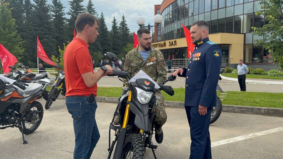 Рамиль Замалетдинов: Дали старт отправке 140-го гуманитарного конвоя КПРФ Рамиль Замалетдинов: Дали старт отправке 140-го гуманитарного конвоя КПРФ