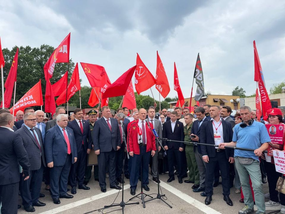 140-й гуманитарный конвой КПРФ — в помощь бойцам на Херсонском направлении! 140-й гуманитарный конвой КПРФ — в помощь бойцам на Херсонском направлении!