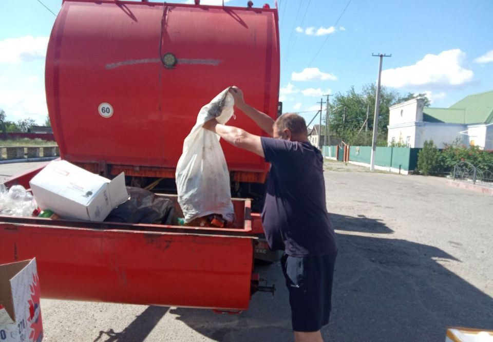 Во всех населенных пунктах городского округа Новая Каховка коммунальные службы продолжают свою работу Во всех населенных пунктах городского округа Новая Каховка коммунальные службы продолжают свою работу