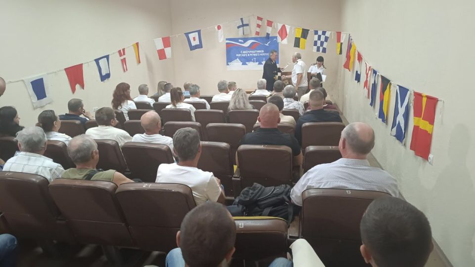 Скадовских портовиков поздравили с профессиональным праздником Скадовских портовиков поздравили с профессиональным праздником
