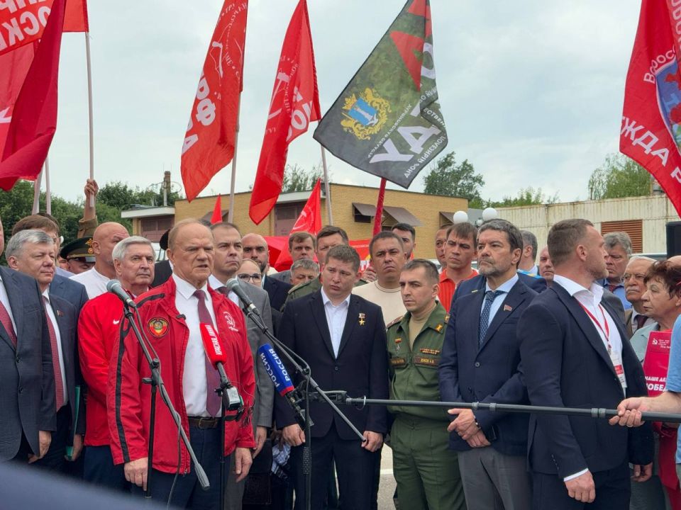Рамиль Замалетдинов: Дали старт отправке 140-го гуманитарного конвоя КПРФ Рамиль Замалетдинов: Дали старт отправке 140-го гуманитарного конвоя КПРФ