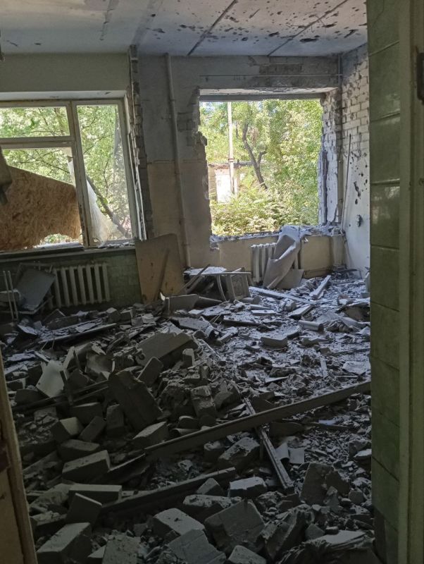 В Новой Каховке практически уничтожена поликлиника В Новой Каховке практически уничтожена поликлиника