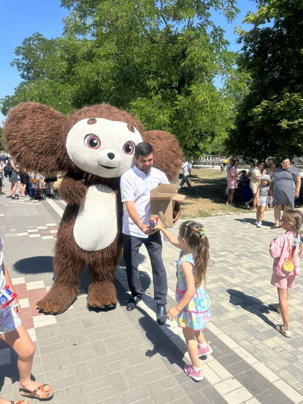 Сегодня в Геническом парке культуры и отдыха праздновали День семьи, любви и верности.…… Сегодня в Геническом парке культуры и отдыха праздновали День семьи, любви и верности.……