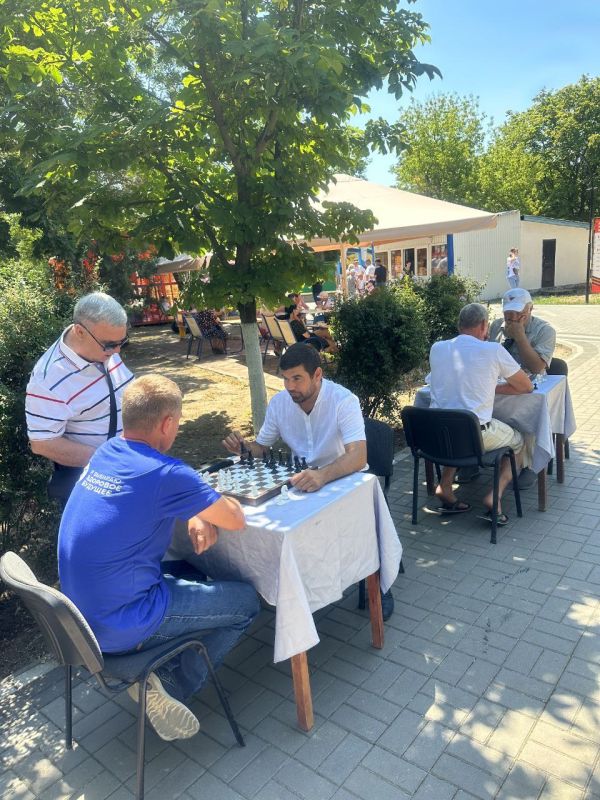 Сегодня в Геническом парке культуры и отдыха праздновали День семьи, любви и верности.…… Сегодня в Геническом парке культуры и отдыха праздновали День семьи, любви и верности.……