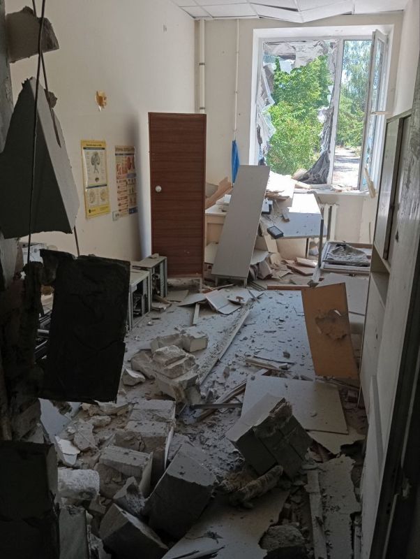 В Новой Каховке практически уничтожена поликлиника В Новой Каховке практически уничтожена поликлиника
