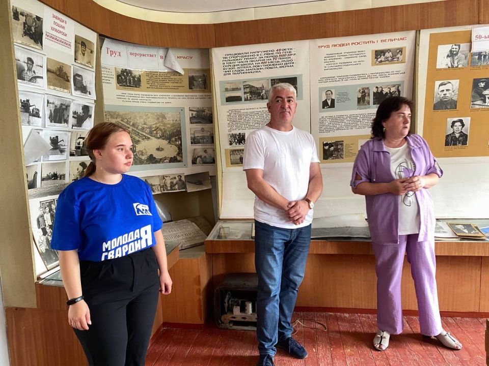 Павел Тропкин: Сохраняя-приумножаем!. Побывал в школьном музее села Ровное, который в этом году стал победителем регионального этапа партийного конкурса музеев Павел Тропкин: Сохраняя-приумножаем!. Побывал в школьном музее села Ровное, который в этом году стал победителем регионального этапа партийного конкурса музеев