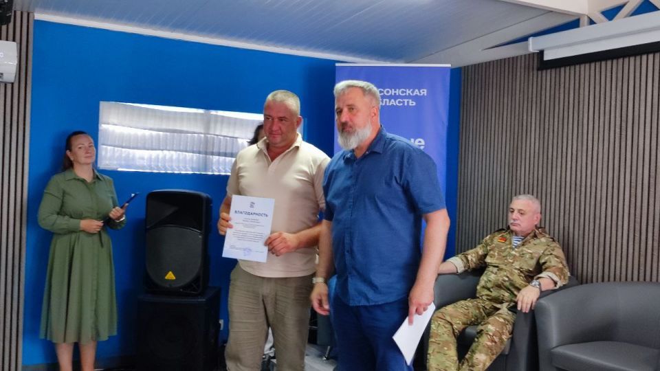 В Голопристанском округе вручили благодарности от губернатора Херсонской области Владимира Сальдо В Голопристанском округе вручили благодарности от губернатора Херсонской области Владимира Сальдо