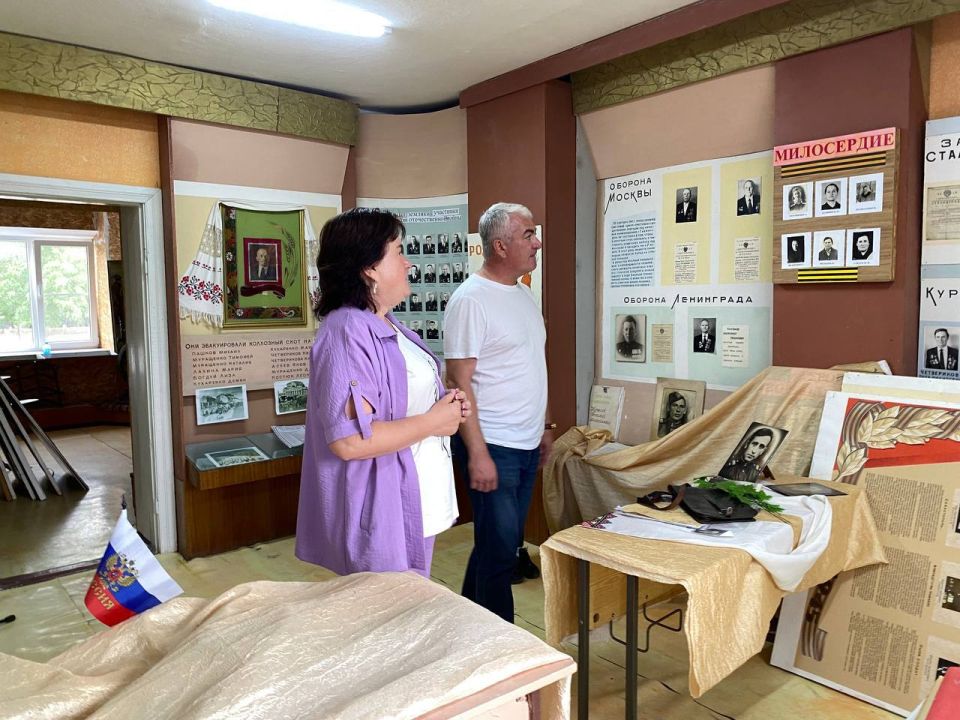 Павел Тропкин: Сохраняя-приумножаем!. Побывал в школьном музее села Ровное, который в этом году стал победителем регионального этапа партийного конкурса музеев Павел Тропкин: Сохраняя-приумножаем!. Побывал в школьном музее села Ровное, который в этом году стал победителем регионального этапа партийного конкурса музеев