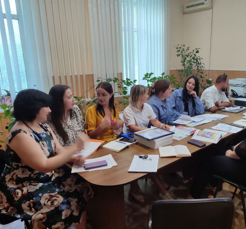 В Министерстве образования и науки Херсонской области состоялось совещание с представителями регионального ресурсного центра программы «Навигаторы детства» В Министерстве образования и науки Херсонской области состоялось совещание с представителями регионального ресурсного центра программы «Навигаторы детства»