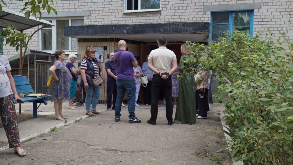 Депутат областной Думы от «Единой России» взяла на контроль ситуацию с ремонтом в многоквартирном доме, во время проведения которого пострадало имущество жильцов Депутат областной Думы от «Единой России» взяла на контроль ситуацию с ремонтом в многоквартирном доме, во время проведения которого пострадало имущество жильцов