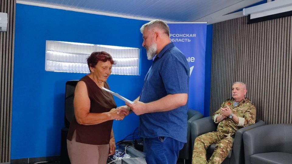 В Голопристанском округе вручили благодарности от губернатора Херсонской области Владимира Сальдо В Голопристанском округе вручили благодарности от губернатора Херсонской области Владимира Сальдо
