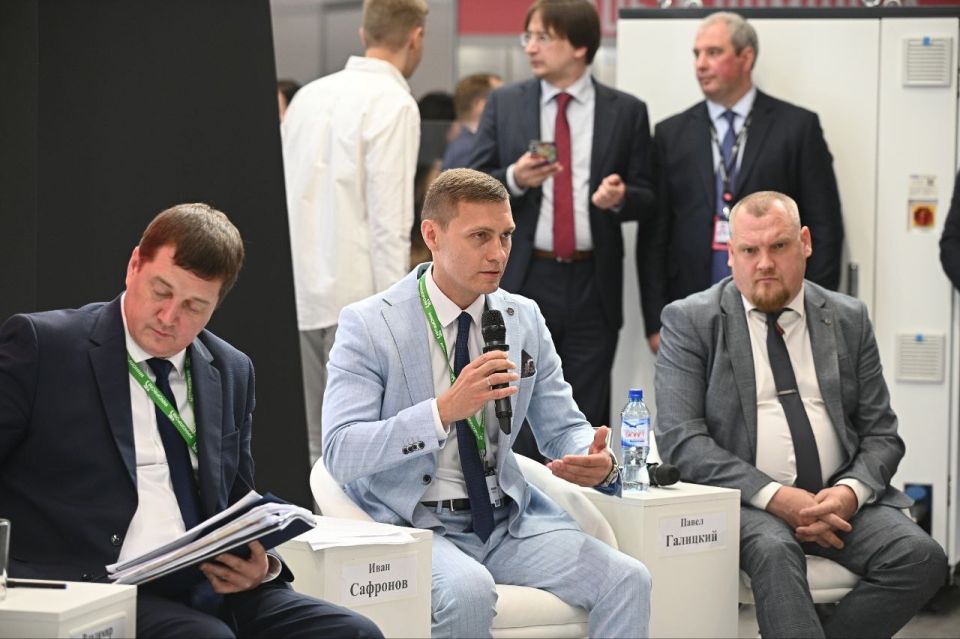 Сегодня на площадке XV Международной промышленной выставки ИННОПРОМ-2025 в Екатеринбурге министр промышленности и торговли Херсонской области Иван Сафронов и директор ООО «Электроника» Павел Галицкий приняли участие в... Сегодня на площадке XV Международной промышленной выставки ИННОПРОМ-2025 в Екатеринбурге министр промышленности и торговли Херсонской области Иван Сафронов и директор ООО «Электроника» Павел Галицкий приняли участие в...
