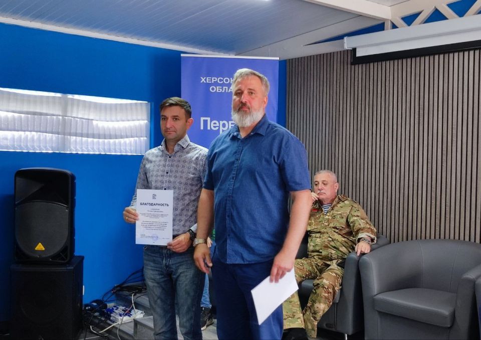 В Голопристанском округе вручили благодарности от губернатора Херсонской области Владимира Сальдо В Голопристанском округе вручили благодарности от губернатора Херсонской области Владимира Сальдо