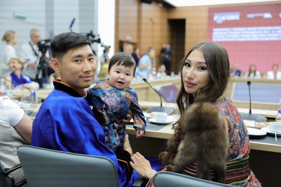 Россия — это семья семей: Татьяна Голикова и Сергей Кириенко поддержали инициативу сделать Всероссийский свадебный фестиваль ежегодным Россия — это семья семей: Татьяна Голикова и Сергей Кириенко поддержали инициативу сделать Всероссийский свадебный фестиваль ежегодным