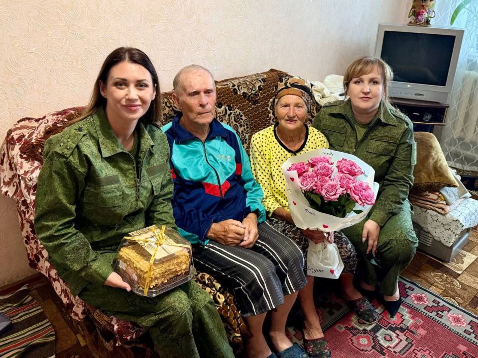 В День семьи, любви и верности офицеры СУ СК России по Херсонской области навестили семьи, прожившие вместе более полувека В День семьи, любви и верности офицеры СУ СК России по Херсонской области навестили семьи, прожившие вместе более полувека