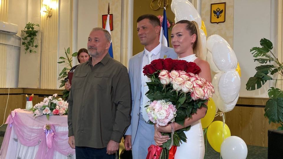 «Единая Россия» в Херсонской области поздравила пары, вступившие в брак в День семьи, любви и верности «Единая Россия» в Херсонской области поздравила пары, вступившие в брак в День семьи, любви и верности