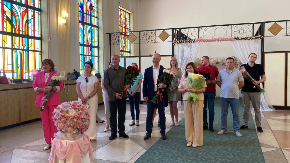 «Единая Россия» в Херсонской области поздравила пары, вступившие в брак в День семьи, любви и верности «Единая Россия» в Херсонской области поздравила пары, вступившие в брак в День семьи, любви и верности
