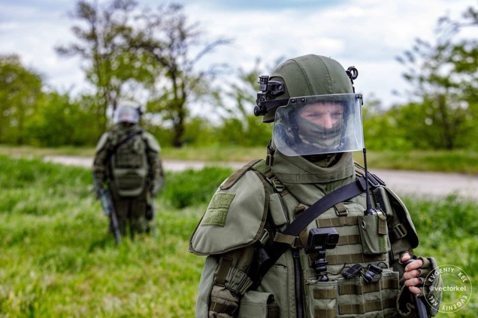 Инженерные подразделения 49-й армии продолжают работы по разминированию на Херсонском направлении — после террористических атак и дистанционного минирования со стороны ВСУ Инженерные подразделения 49-й армии продолжают работы по разминированию на Херсонском направлении — после террористических атак и дистанционного минирования со стороны ВСУ