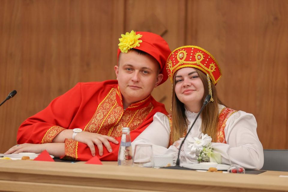 Россия — это семья семей: Татьяна Голикова и Сергей Кириенко поддержали инициативу сделать Всероссийский свадебный фестиваль ежегодным Россия — это семья семей: Татьяна Голикова и Сергей Кириенко поддержали инициативу сделать Всероссийский свадебный фестиваль ежегодным