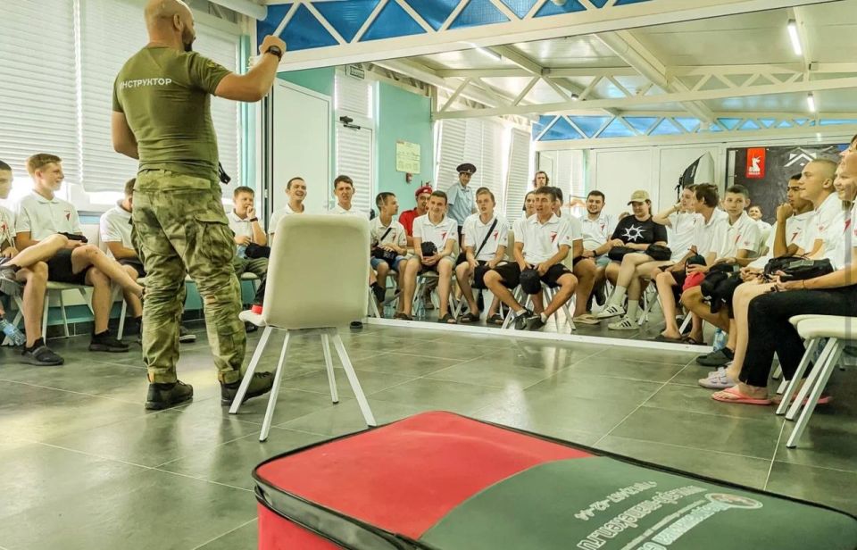 Подготовка на максимум!. На базе ГАУ ХО «Дом молодежи» филиал центра «Воин» Херсонской области провели для 50 ребят мастер-классы по тактической медицине и лазер-тагу Подготовка на максимум!. На базе ГАУ ХО «Дом молодежи» филиал центра «Воин» Херсонской области провели для 50 ребят мастер-классы по тактической медицине и лазер-тагу
