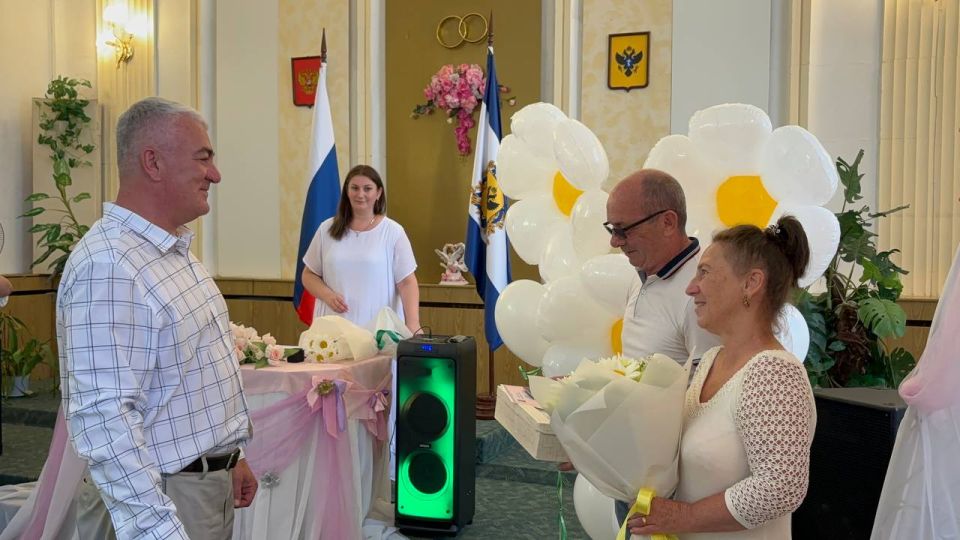 «Единая Россия» в Херсонской области поздравила пары, вступившие в брак в День семьи, любви и верности «Единая Россия» в Херсонской области поздравила пары, вступившие в брак в День семьи, любви и верности