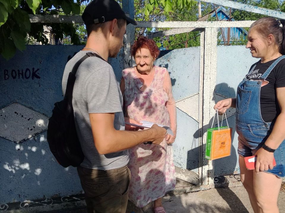 Четыре супружеские пары долгожителей поздравили с Днём семьи, любви и верности активисты Любимовского ТОС «Единство» Четыре супружеские пары долгожителей поздравили с Днём семьи, любви и верности активисты Любимовского ТОС «Единство»