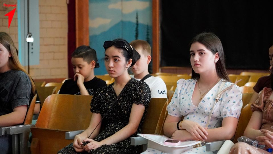 Татьяна Кузьмич презентовала активистам Движения Первых сборник «Дорогами памяти — к Великой Победе» Татьяна Кузьмич презентовала активистам Движения Первых сборник «Дорогами памяти — к Великой Победе»