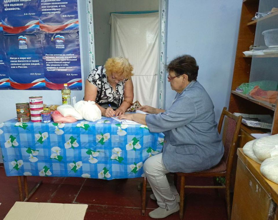 Более 650 продуктовых наборов получили жители Раздольного и Васильевского территориального отдела Более 650 продуктовых наборов получили жители Раздольного и Васильевского территориального отдела