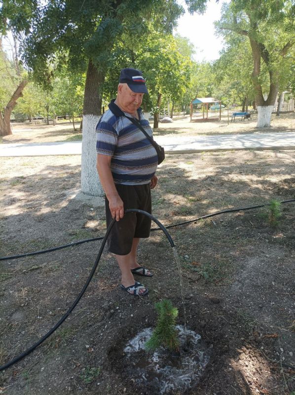Сегодня в Геническом муниципальном округе работники коммунальных учреждений проводят плановые мероприятия по благоустройству вверенных им территорий Сегодня в Геническом муниципальном округе работники коммунальных учреждений проводят плановые мероприятия по благоустройству вверенных им территорий