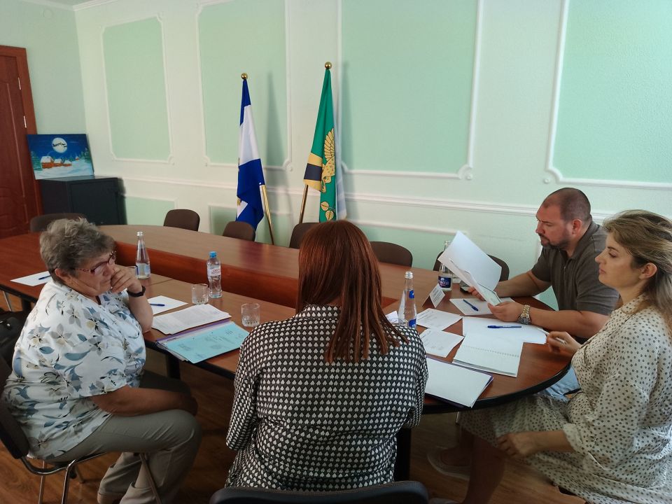 Евгения Кузьменко: Сегодня провела прием граждан с Уполномоченный по правам ребёнка в Херсонской области Ириной Кравченко и Председателем Исполнительного комитета Херсонского регионального отделения Ассоциации юристов России... Евгения Кузьменко: Сегодня провела прием граждан с Уполномоченный по правам ребёнка в Херсонской области Ириной Кравченко и Председателем Исполнительного комитета Херсонского регионального отделения Ассоциации юристов России...