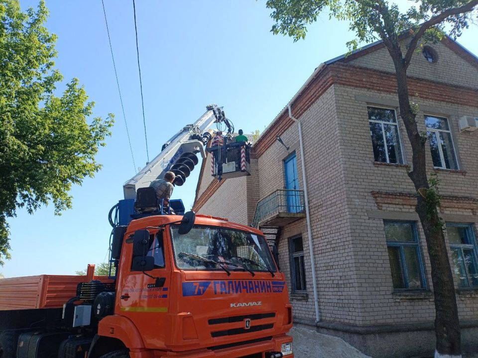 В результате разгула стихии сельский дом культуры села Рубановка Великолепетихского муниципального округа понес ущерб: сильным ветром была частично повреждена кровля, сорван шифер В результате разгула стихии сельский дом культуры села Рубановка Великолепетихского муниципального округа понес ущерб: сильным ветром была частично повреждена кровля, сорван шифер