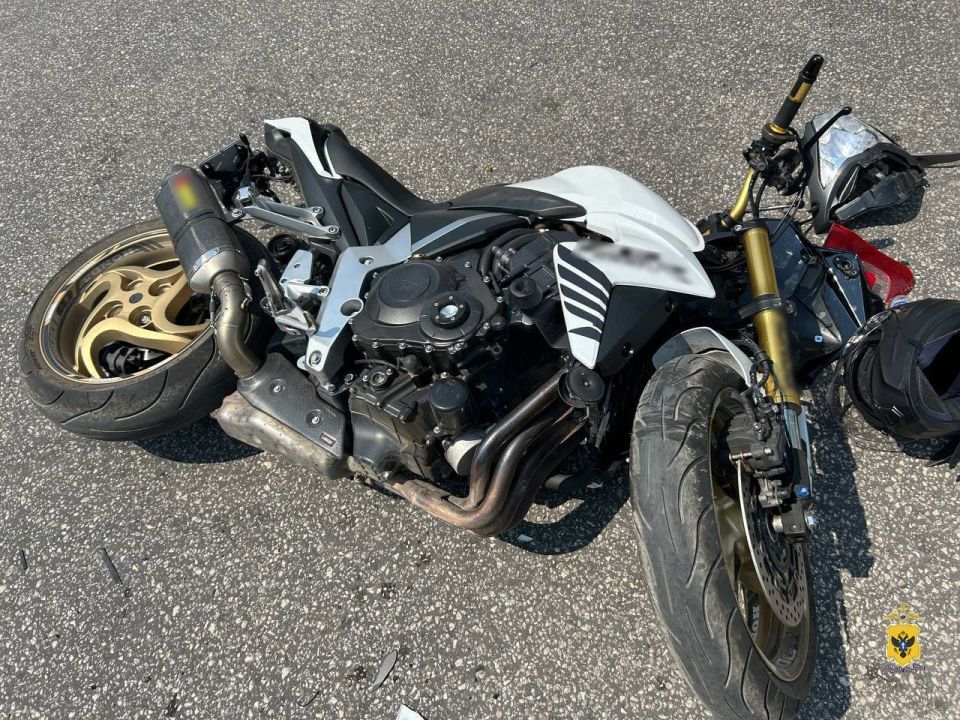 Полицейские устанавливают обстоятельства ДТП в г. Геническе Полицейские устанавливают обстоятельства ДТП в г. Геническе