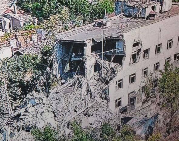 Варварский удар ВСУ разрушил жилую пятиэтажку в Алешках Херсонской области Варварский удар ВСУ разрушил жилую пятиэтажку в Алешках Херсонской области