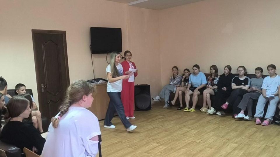 Полицейские устанавливают обстоятельства ДТП в г. Геническе Полицейские устанавливают обстоятельства ДТП в г. Геническе