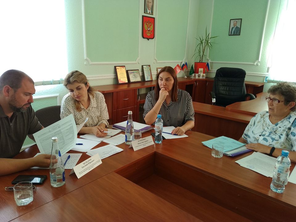 Евгения Кузьменко: Сегодня провела прием граждан с Уполномоченный по правам ребёнка в Херсонской области Ириной Кравченко и Председателем Исполнительного комитета Херсонского регионального отделения Ассоциации юристов России... Евгения Кузьменко: Сегодня провела прием граждан с Уполномоченный по правам ребёнка в Херсонской области Ириной Кравченко и Председателем Исполнительного комитета Херсонского регионального отделения Ассоциации юристов России...