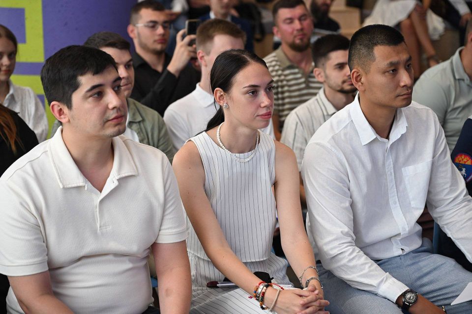 Молодым парламентариям Херсонской области рассказали о реализации молодежной политики на Дону Молодым парламентариям Херсонской области рассказали о реализации молодежной политики на Дону