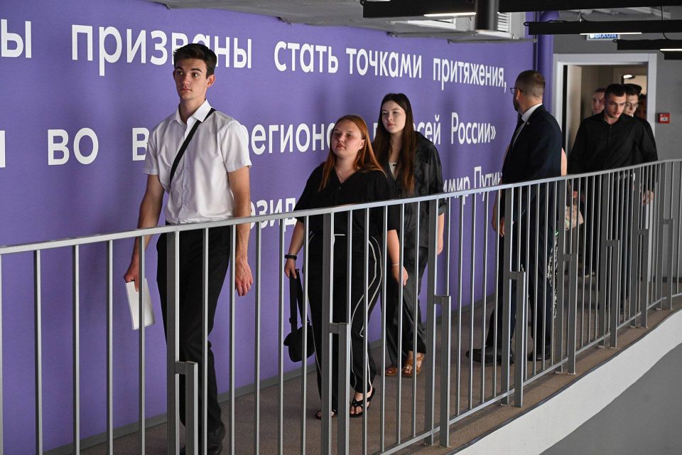 Молодым парламентариям Херсонской области рассказали о реализации молодежной политики на Дону Молодым парламентариям Херсонской области рассказали о реализации молодежной политики на Дону